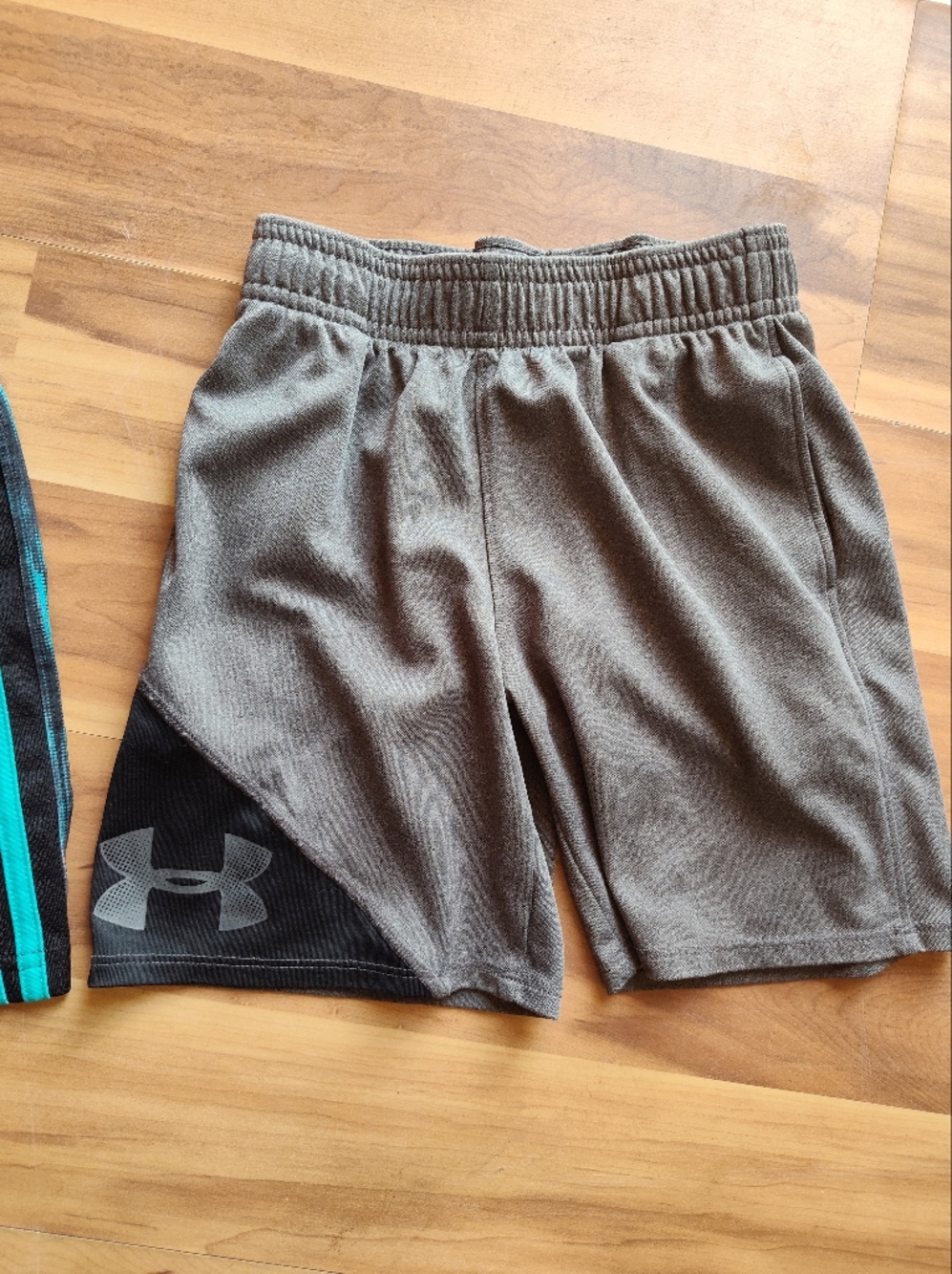 Adidas & Under Armour Boys 5T Shorts - Picture 3 of 8